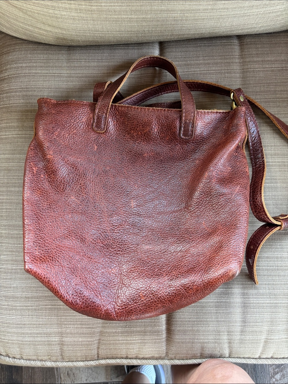 Portland Leather Chestnut Brown Pebbled Leather Tote with Crossbody Strap - Picture 4 of 5